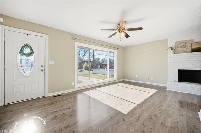 48 Rexford DR, Newport News, VA 23608