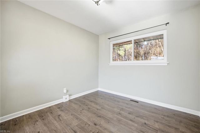 48 Rexford DR, Newport News, VA 23608