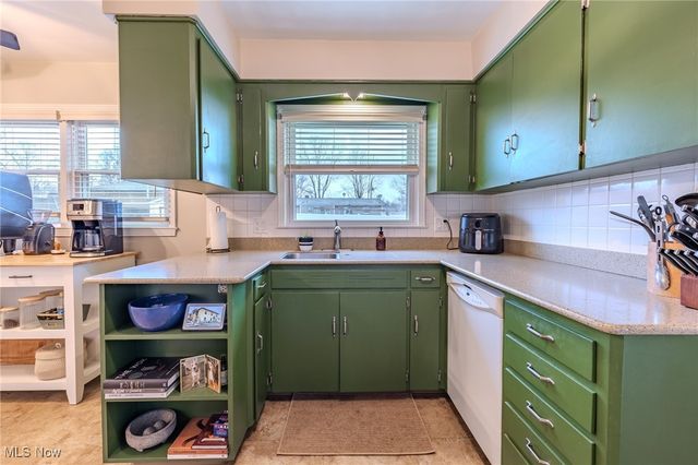 3852 Edinburgh, Austintown, OH 44511