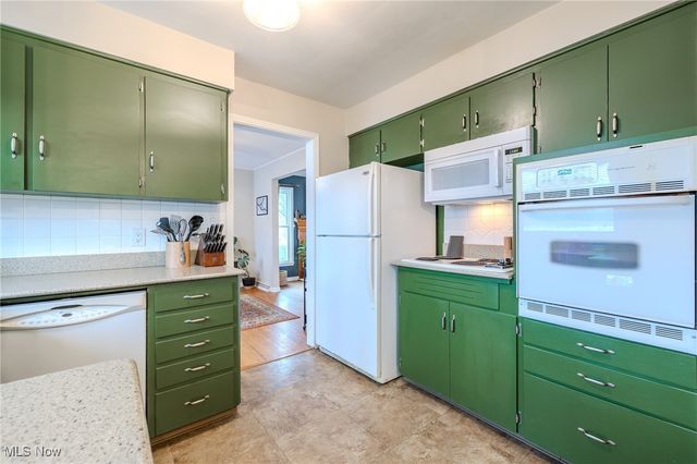 3852 Edinburgh, Austintown, OH 44511