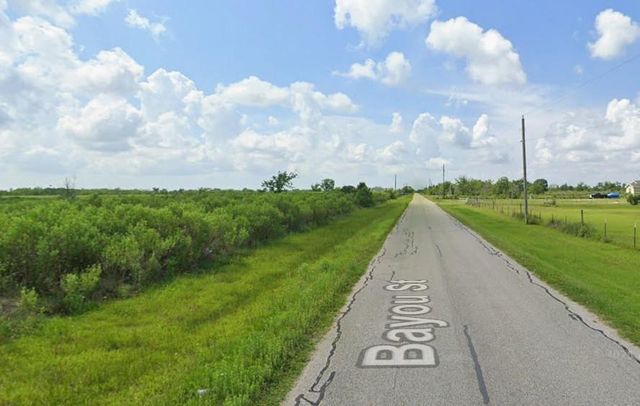 3030 Cr-807, Angleton, TX 77515