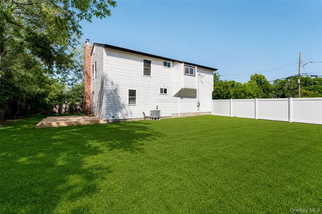8 Brush Road, Mastic Beach, NY 11951