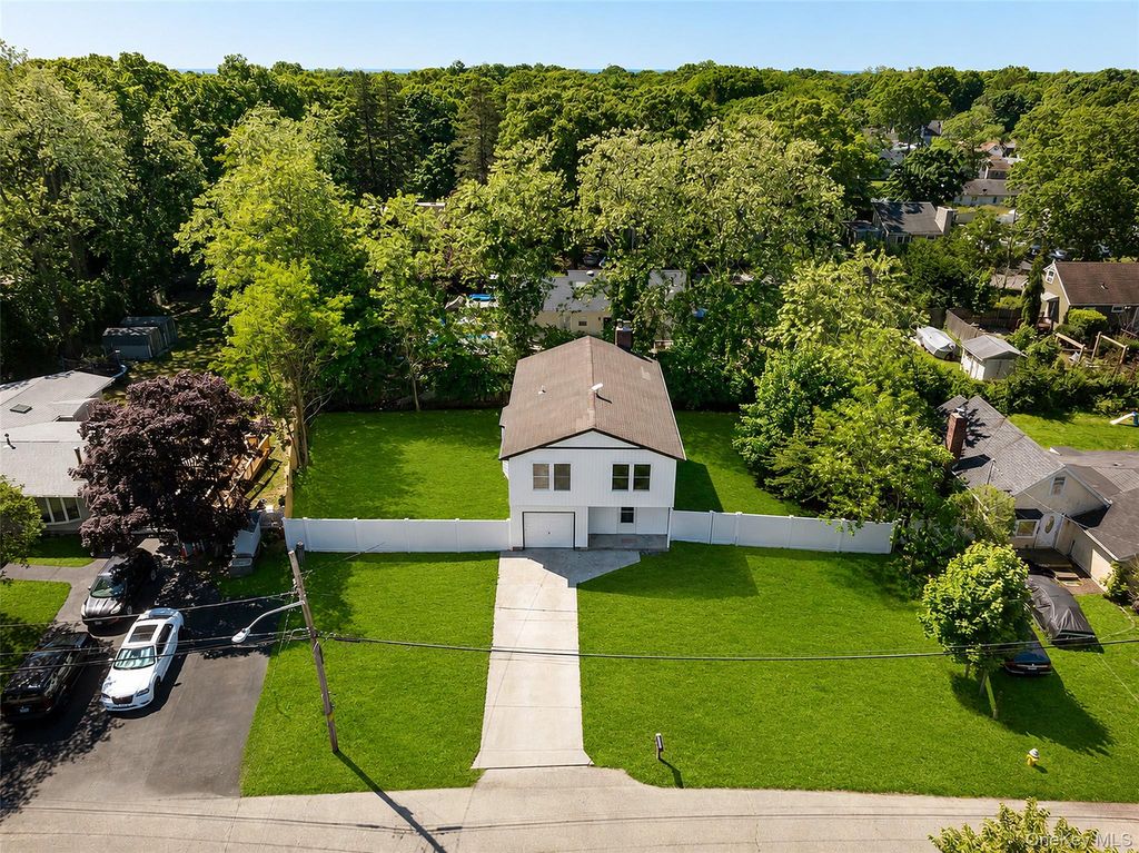 8 Brush Road, Mastic Beach, NY 11951