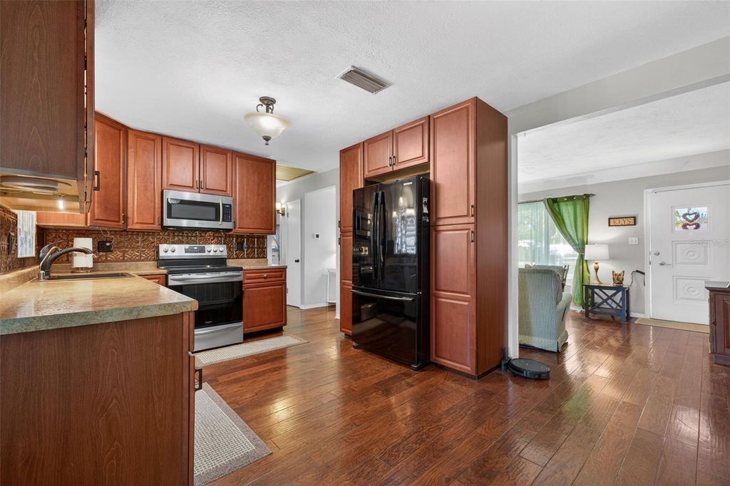 Image 12 of property listing at 4347 32ND TERRACE N, St Petersburg, FL 33713