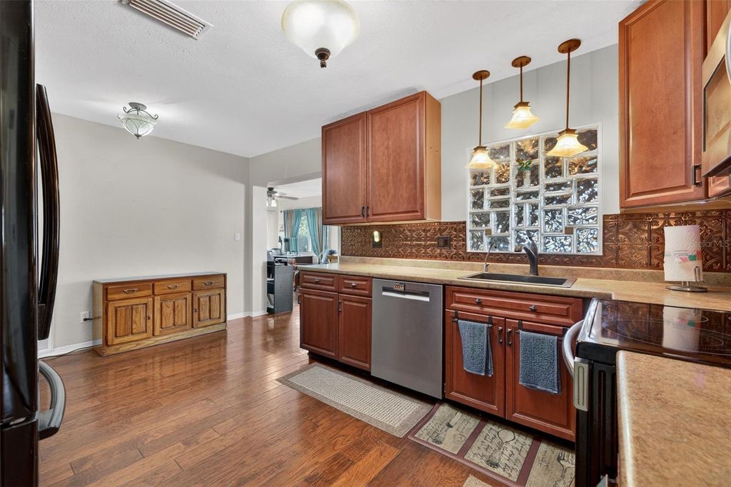 Image 13 of property listing at 4347 32ND TERRACE N, St Petersburg, FL 33713