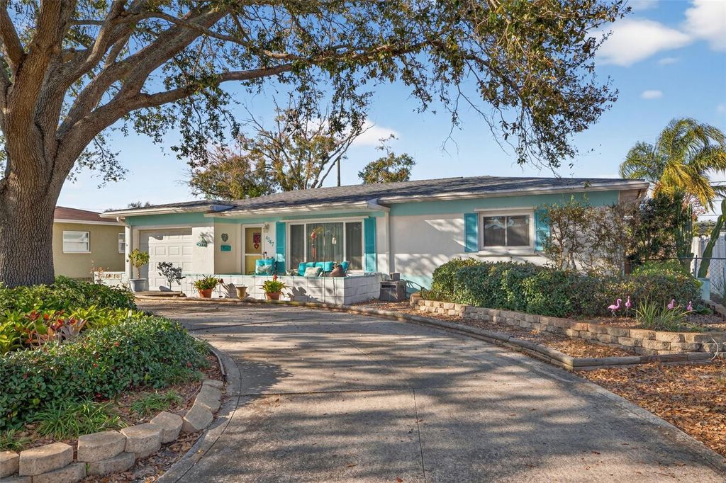 Image 5 of property listing at 4347 32ND TERRACE N, St Petersburg, FL 33713