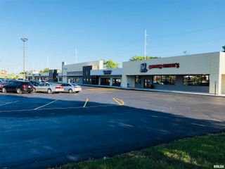 903 E KIMBERLY Road # 20, Davenport, IA 52807