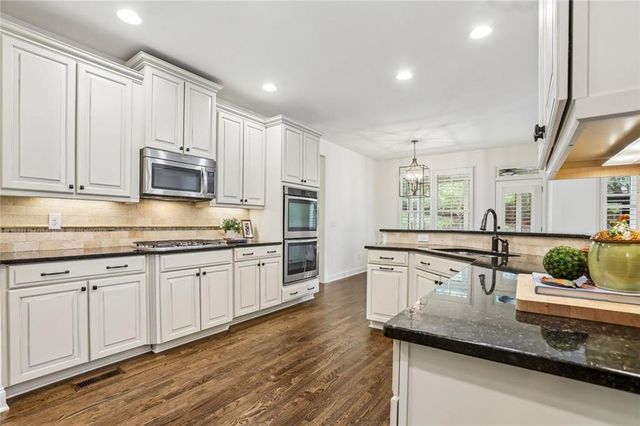 622 Rocky Creek Point, Woodstock, GA 30188