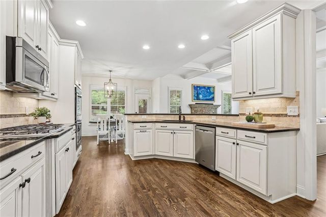 622 Rocky Creek Point, Woodstock, GA 30188