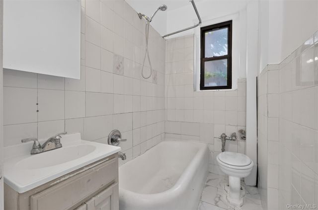 144-44 Sanford Avenue 1H, Flushing, NY 11355