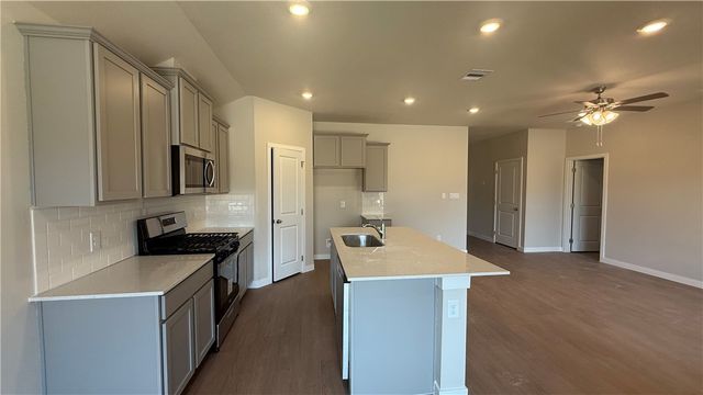 142 Key Largo Dr, Rockport, TX 78382