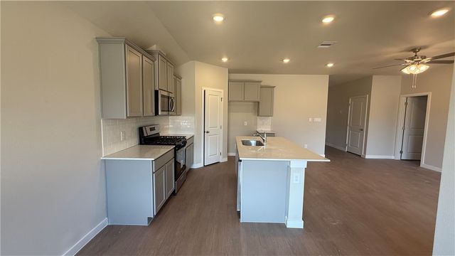 142 Key Largo Dr, Rockport, TX 78382