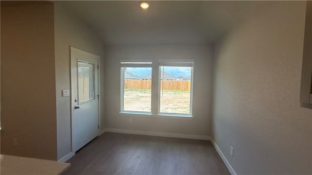 142 Key Largo Dr, Rockport, TX 78382