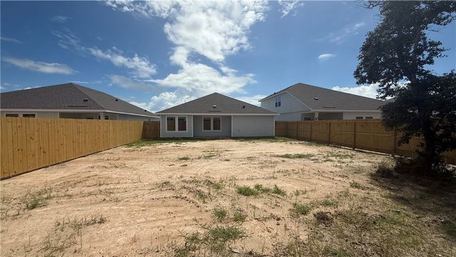 142 Key Largo Dr, Rockport, TX 78382