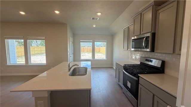 142 Key Largo Dr, Rockport, TX 78382