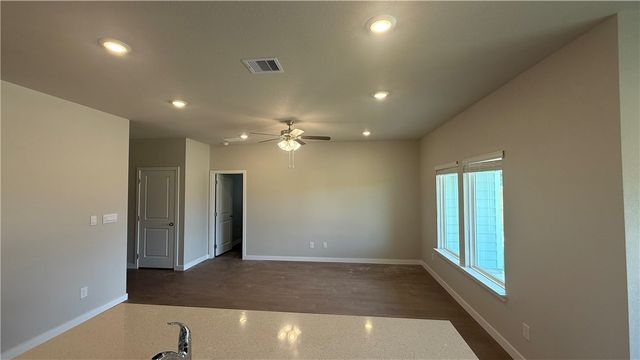 142 Key Largo Dr, Rockport, TX 78382