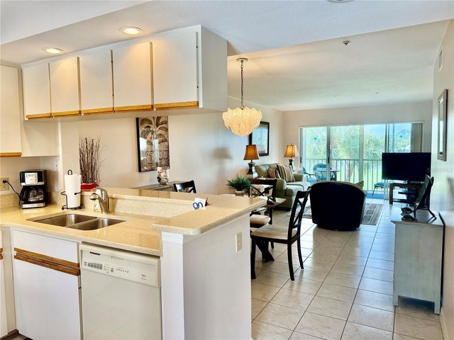 433 CERROMAR LANE 534, Venice, FL 34293