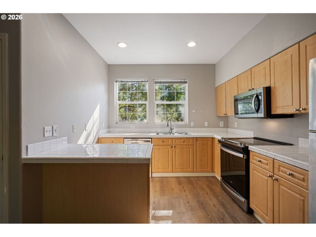10465 Sw COUGAR Ln, Beaverton, OR 97003