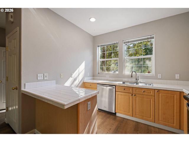 10465 Sw COUGAR Ln, Beaverton, OR 97003
