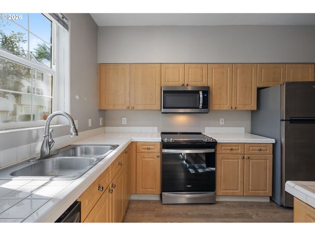 10465 Sw COUGAR Ln, Beaverton, OR 97003