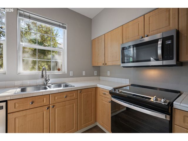 10465 Sw COUGAR Ln, Beaverton, OR 97003
