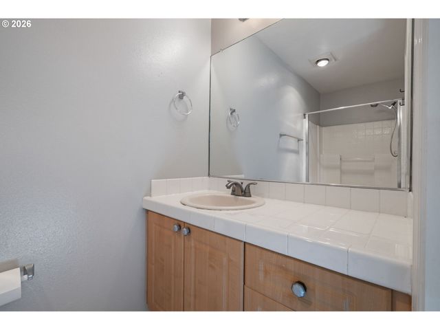 10465 Sw COUGAR Ln, Beaverton, OR 97003