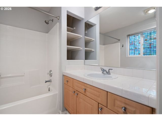 10465 Sw COUGAR Ln, Beaverton, OR 97003