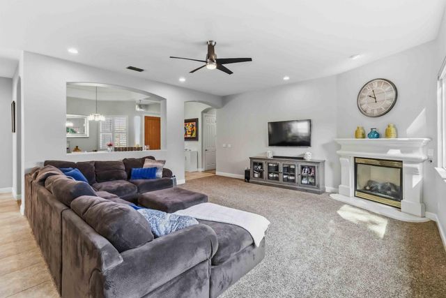 2725 Burrelton Way, Roseville, CA 95661