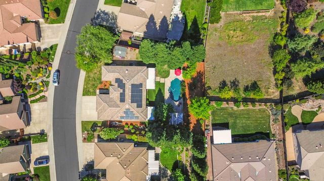 2725 Burrelton Way, Roseville, CA 95661