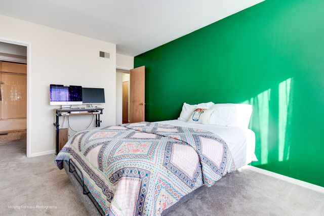 9820 S Pulaski Road 314, Oak Lawn, IL 60453