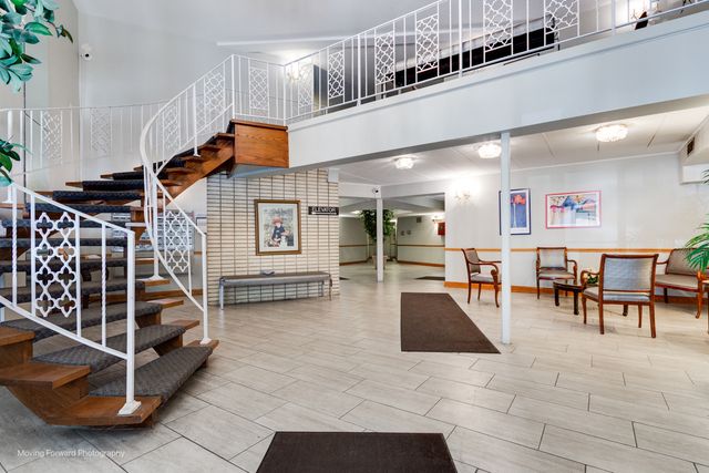 9820 S Pulaski Road 314, Oak Lawn, IL 60453