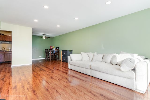 9820 S Pulaski Road 314, Oak Lawn, IL 60453