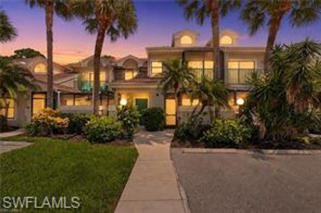 81 Emerald Woods DR M3, Naples, FL 34108