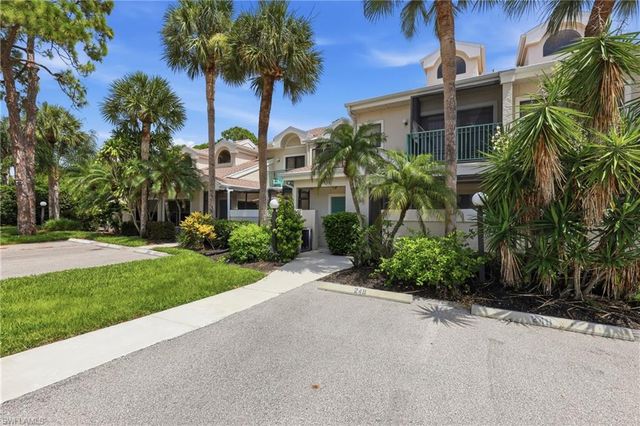 81 Emerald Woods DR M3, Naples, FL 34108