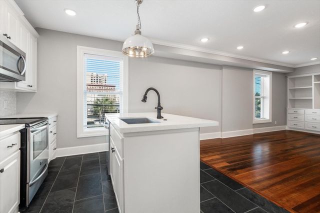 405 24th Street 201, Galveston, TX 77550