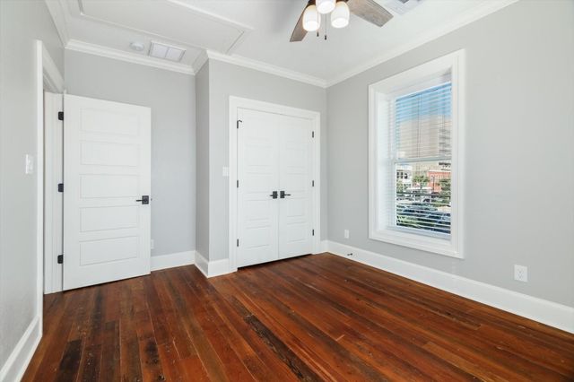 405 24th Street 201, Galveston, TX 77550