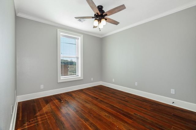 405 24th Street 201, Galveston, TX 77550