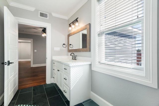 405 24th Street 201, Galveston, TX 77550