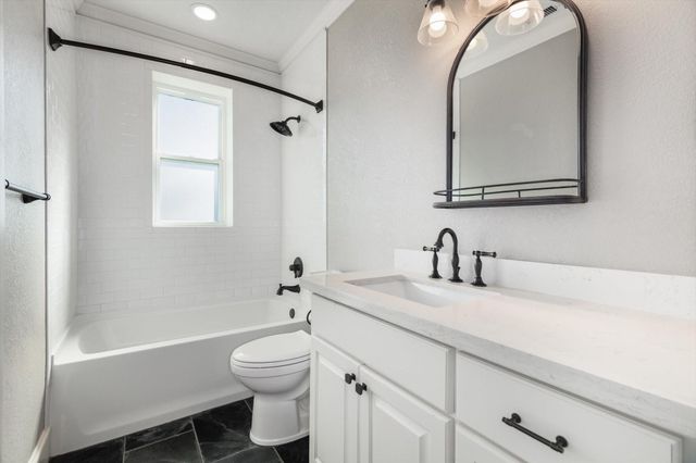 405 24th Street 201, Galveston, TX 77550