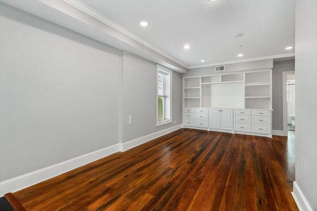 405 24th Street 201, Galveston, TX 77550