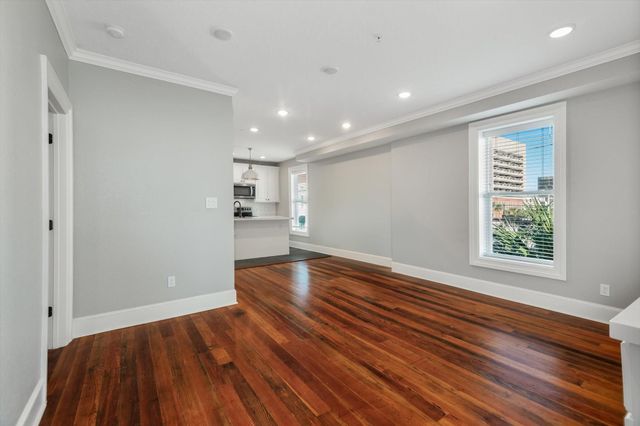 405 24th Street 201, Galveston, TX 77550