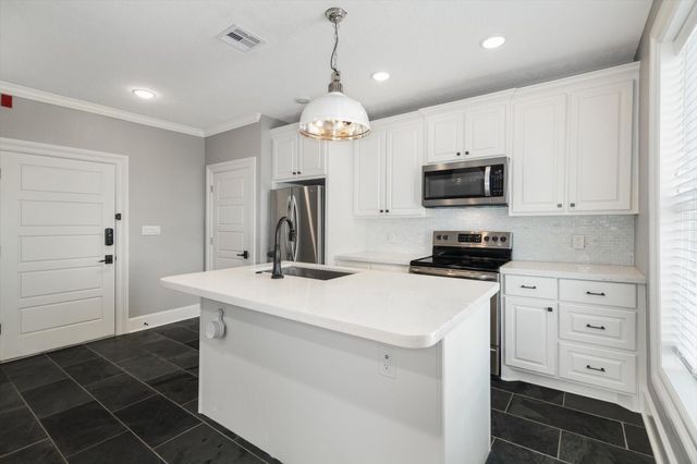 405 24th Street 201, Galveston, TX 77550