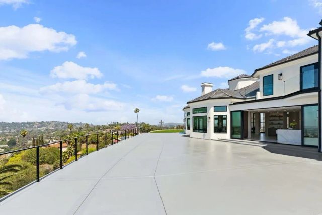 9355 Lavell Street, La Mesa, CA 91941