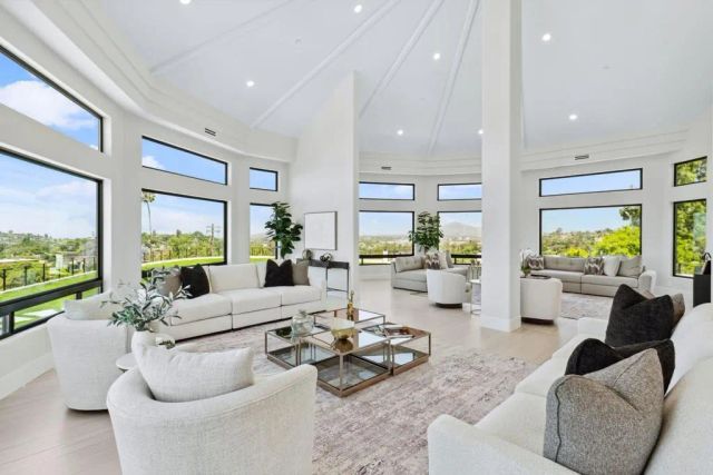 9355 Lavell Street, La Mesa, CA 91941