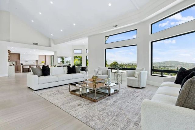 9355 Lavell Street, La Mesa, CA 91941