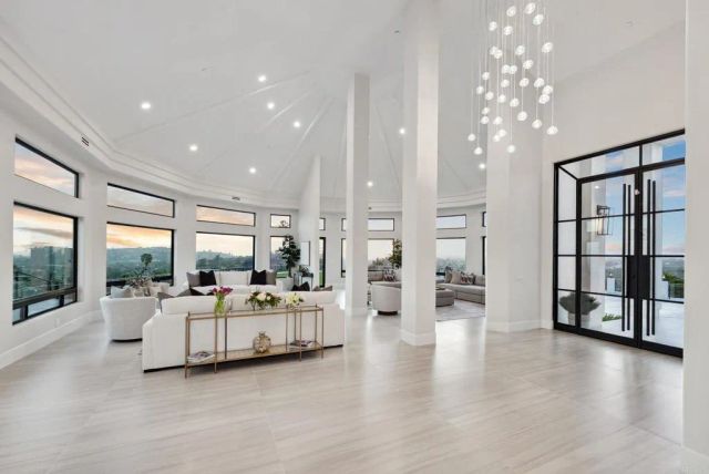 9355 Lavell Street, La Mesa, CA 91941