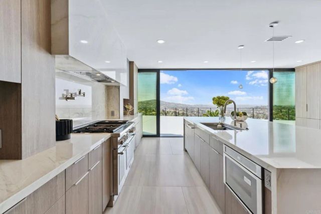 9355 Lavell Street, La Mesa, CA 91941