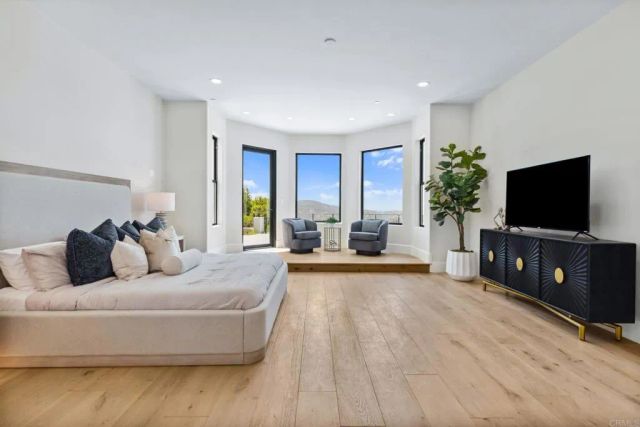 9355 Lavell Street, La Mesa, CA 91941