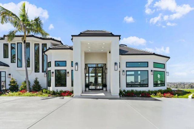 9355 Lavell Street, La Mesa, CA 91941