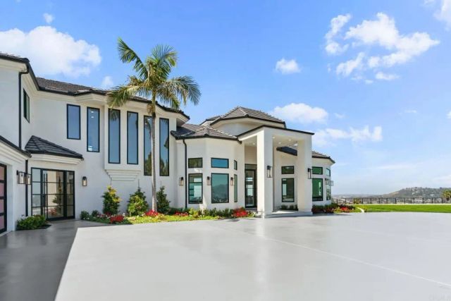 9355 Lavell Street, La Mesa, CA 91941